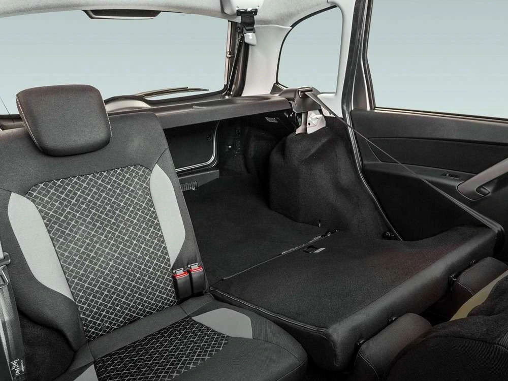 Lada Granta Универсал - фото №10